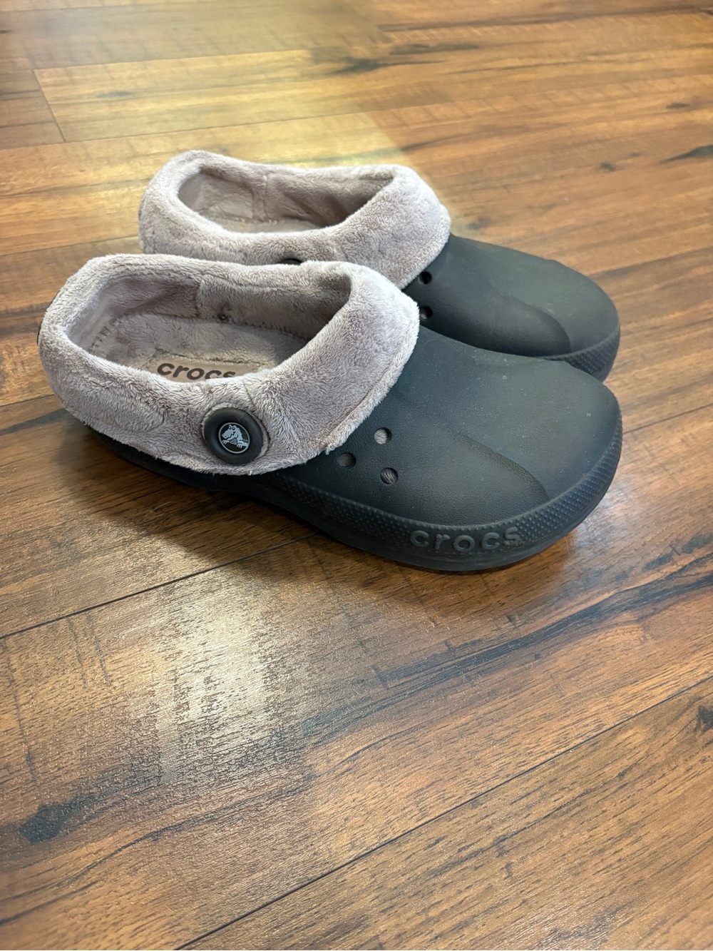 Crocs Mammoth Clog Mens 8 Women’s 10 Brown Tan Fleece Lined Fuzzy Winter